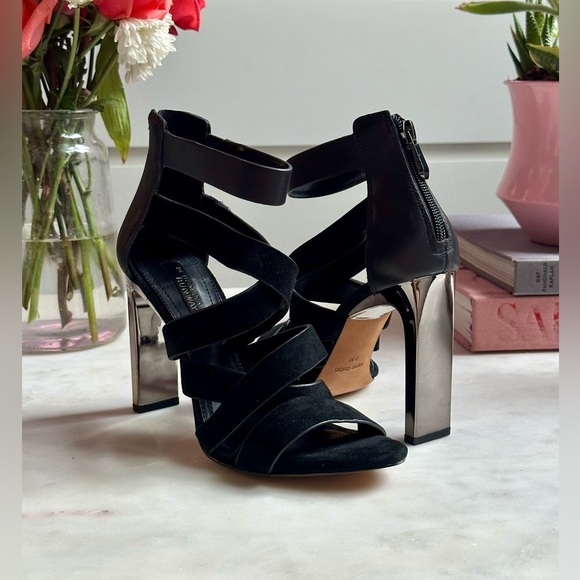 BCBG MAXAZRIA Black Strappy Women's Sandals - Picture 1 of 7